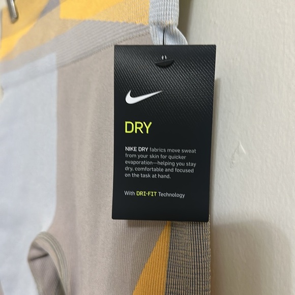 NWT Nike Icon Clash Seamless 8" Training Bike Shorts CJ5091-110 Size Small - Picture 3 of 5